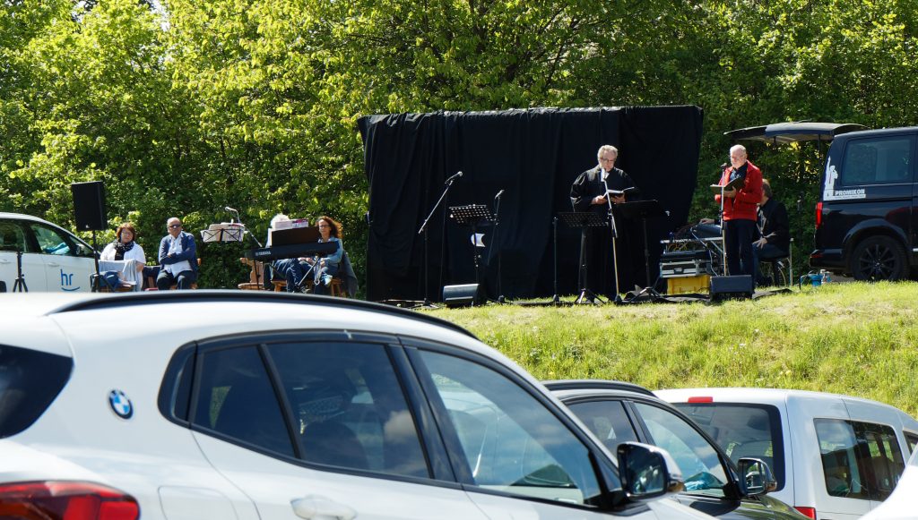 Armin und Lothar beim Drive-In Gottesdienst.